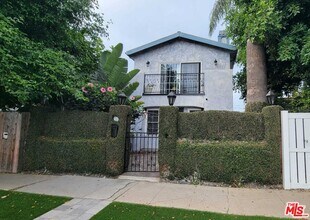 9505 National Blvd in Los Angeles, CA - Foto de edificio - Building Photo