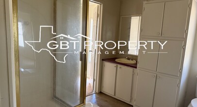 410 E Collins St in Bremond, TX - Building Photo - Building Photo