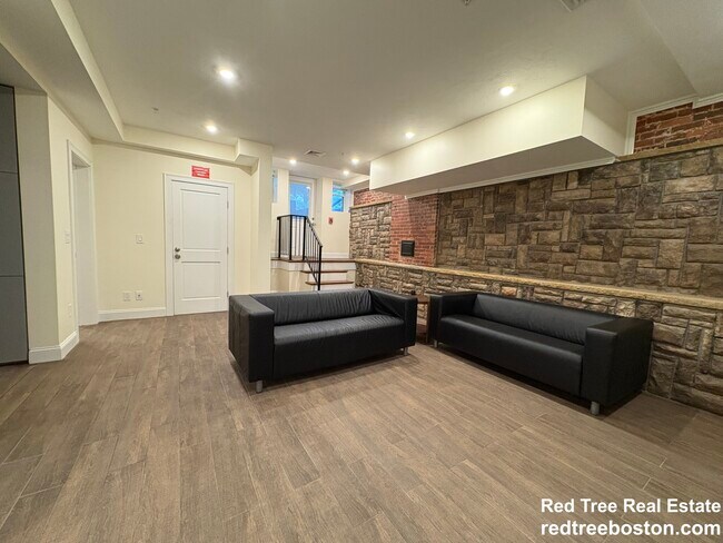 1616 Beacon St in Brookline, MA - Building Photo - Building Photo