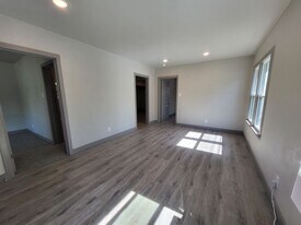 1303 Fenfield Ave in San Antonio, TX - Building Photo