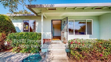 652 Corlano Ave in Santa Rosa, CA - Foto de edificio - Building Photo