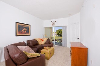 2040 Greenview Shores Blvd-Unit -210 in Wellington, FL - Building Photo - Building Photo