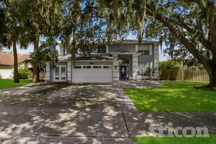 1990 Turnberry Dr in Oviedo, FL - Building Photo
