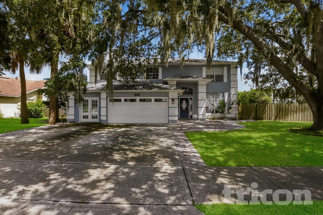 1990 Turnberry Dr in Oviedo, FL - Building Photo
