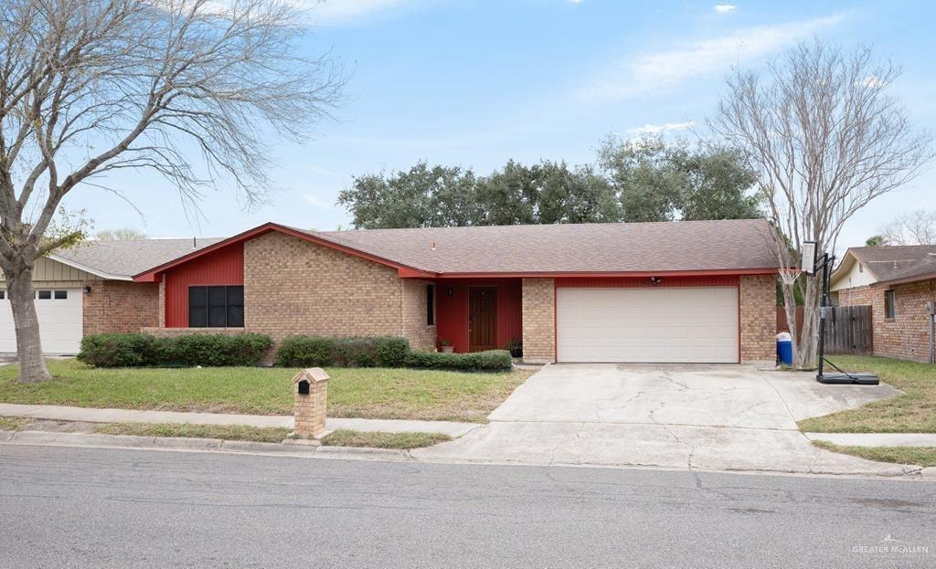 2053 Ravenwood Ln in Harlingen, TX - Building Photo