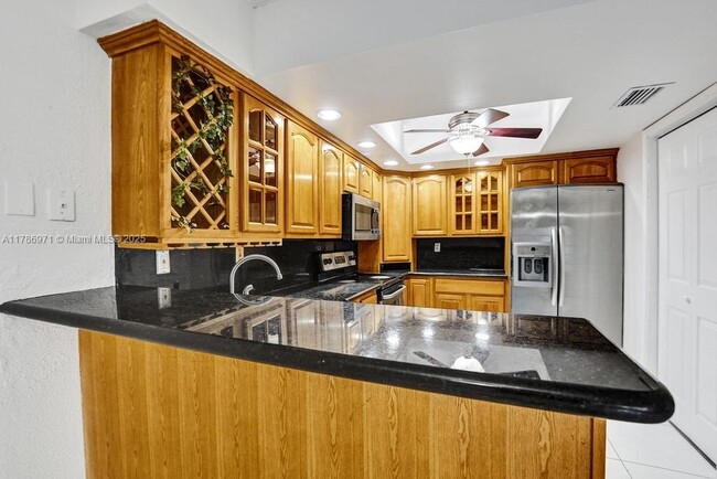 8 Meacham Ln in Tamarac, FL - Foto de edificio - Building Photo