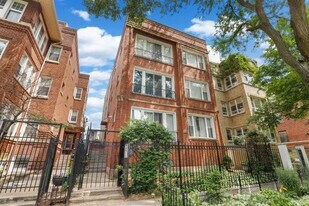 7619 N Bosworth Ave, Unit 2 in Chicago, IL - Building Photo