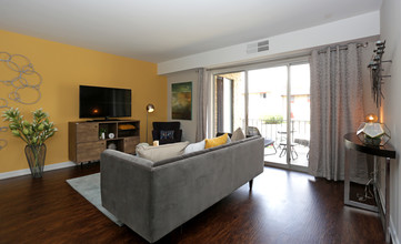 Carriage Club Apartments in Richmond, VA - Building Photo - Interior Photo