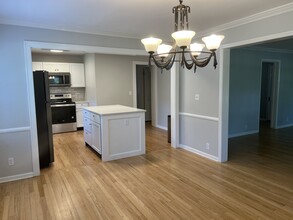 6035 Oak St, Unit 1 in Kansas City, MO - Building Photo - Building Photo