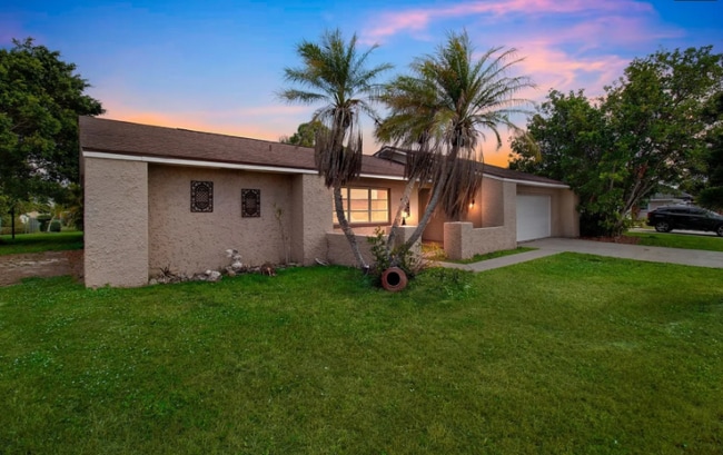 property at 1913 Viscaya Pkwy