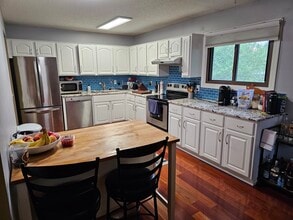 2246 Oregon Ct in Minneapolis, MN - Foto de edificio - Building Photo