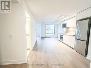 8 Cedarland Dr in Markham, ON - Building Photo - Building Photo