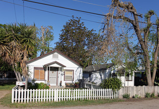 1099-1133 Kenwood Ave in Turlock, CA - Building Photo - Building Photo