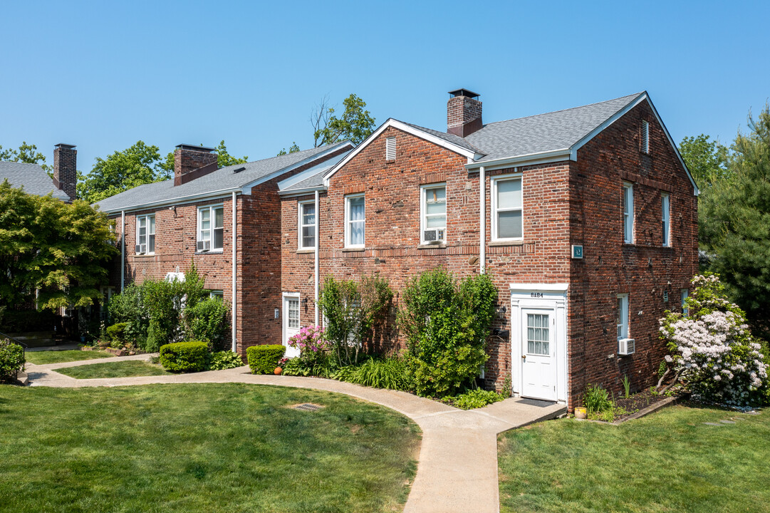 Beacon Hill Apartments in Dobbs Ferry, NY - Foto de edificio