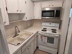 1515 NE 125th Terrace in North Miami, FL - Foto de edificio - Building Photo