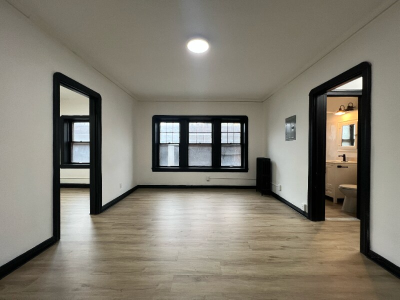 1411 Roycroft Ave in Lakewood, OH - Foto de edificio