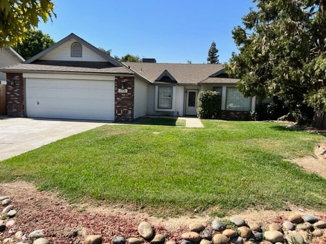 property at 1521 Cottonwood Ct S
