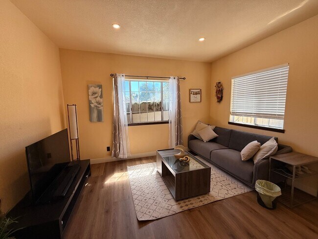 3625 Lyon Ave in Oakland, CA - Building Photo - Building Photo