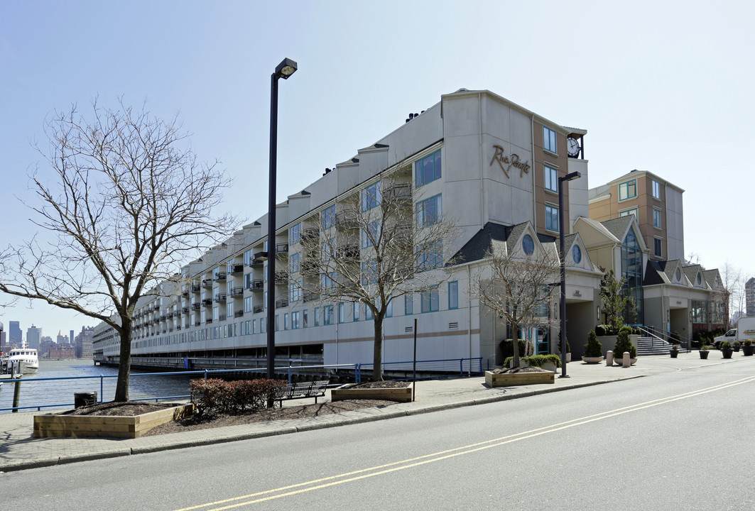 Riva Pointe in Weehawken, NJ - Building Photo