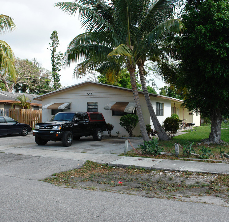 1705-1709 SW 11th Ct in Fort Lauderdale, FL - Building Photo