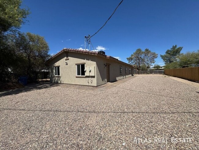 1337 W El Caminito Pl in Tucson, AZ - Building Photo - Building Photo