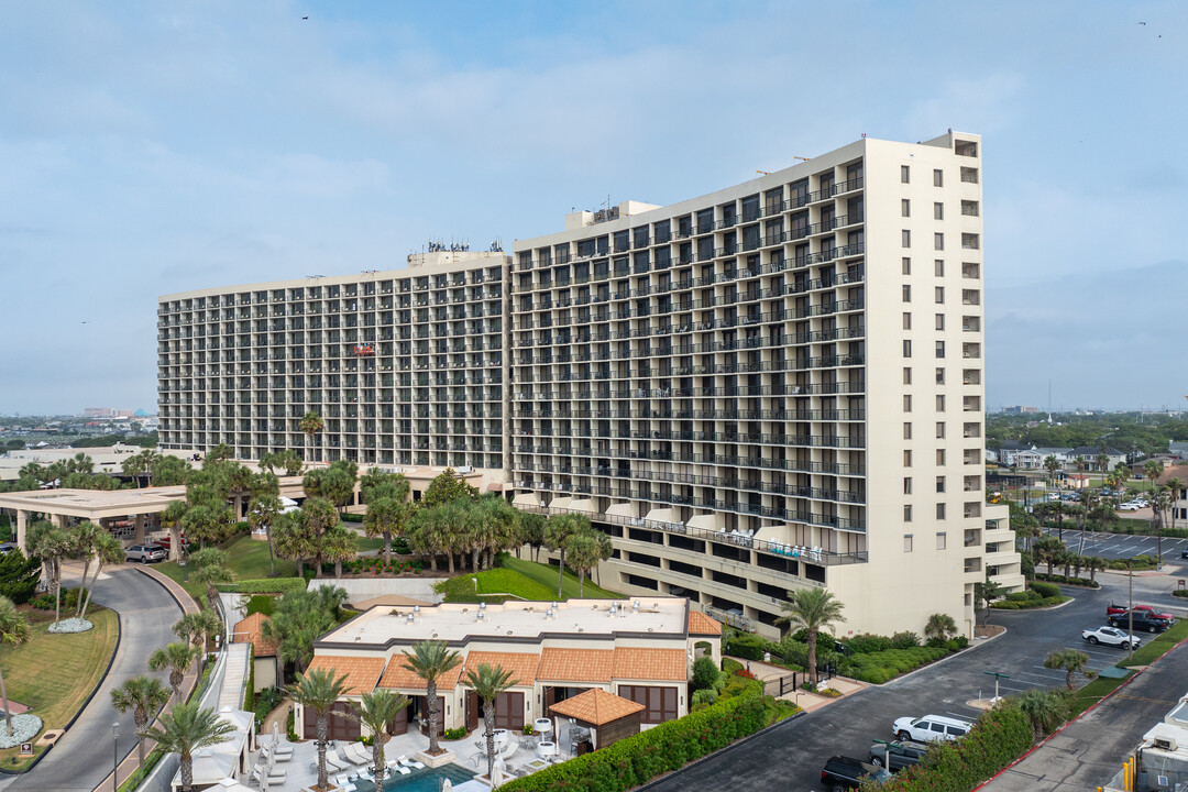 Condos at The San Luis Resort in Galveston, TX - Foto de edificio