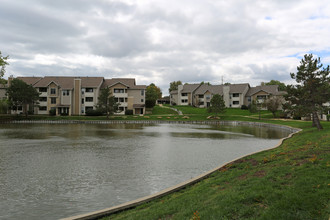 Three Lakes Apartments in Overland Park, KS - Foto de edificio - Building Photo