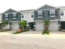 8640 Milestone Dr in Sarasota, FL - Building Photo