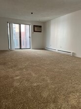 33 Lodgen Ct, Unit 3H in Malden, MA - Foto de edificio - Building Photo