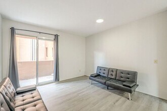 1810 E Blacklidge Dr in Tucson, AZ - Building Photo - Building Photo