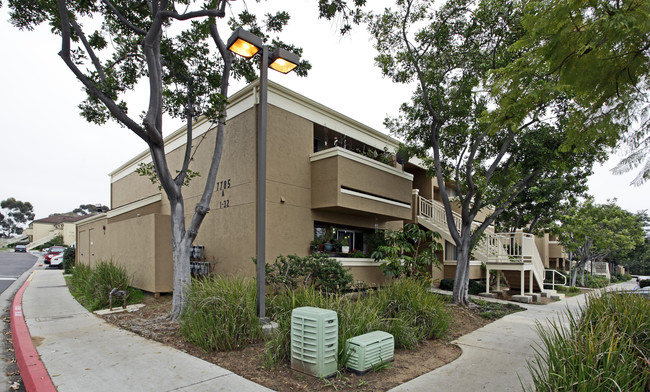 Belden Village in San Diego, CA - Building Photo - Building Photo