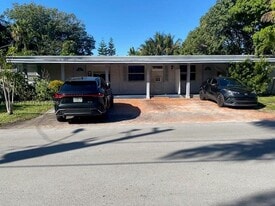 100 SE 3rd Ave in Hallandale Beach, FL - Building Photo