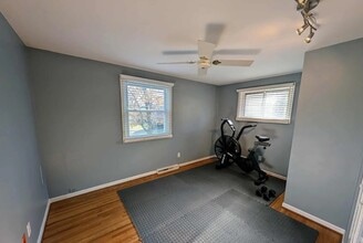 3749 Dewlawn Dr in Toledo, OH - Building Photo - Building Photo