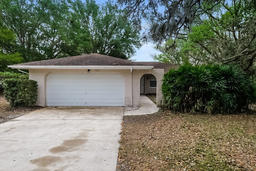 7332 Glen Cove Rd in Spring Hill, FL - Building Photo