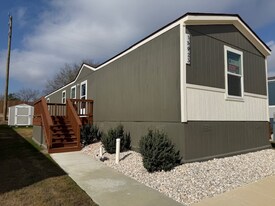 15923 S Flores Rd in San Antonio, TX - Building Photo