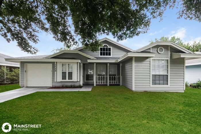 1728 Dorset Dr in Mount Dora, FL - Building Photo