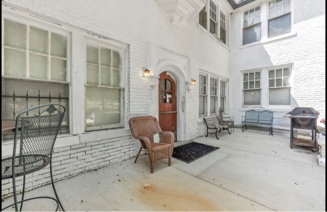 665 E Pkwy S in Memphis, TN - Building Photo - Building Photo