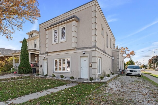 property at 1501 Elsmere Av