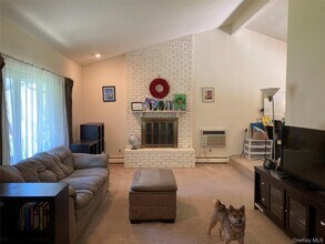 5 Carry Ct in Centereach, NY - Building Photo - Building Photo