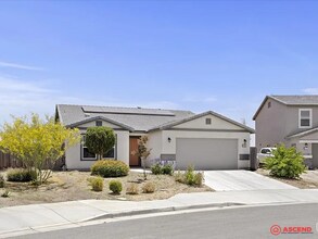 10028 Fire Island Dr in Bakersfield, CA - Building Photo - Building Photo