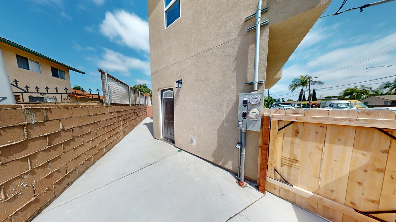 4993 63rd St in San Diego, CA - Building Photo