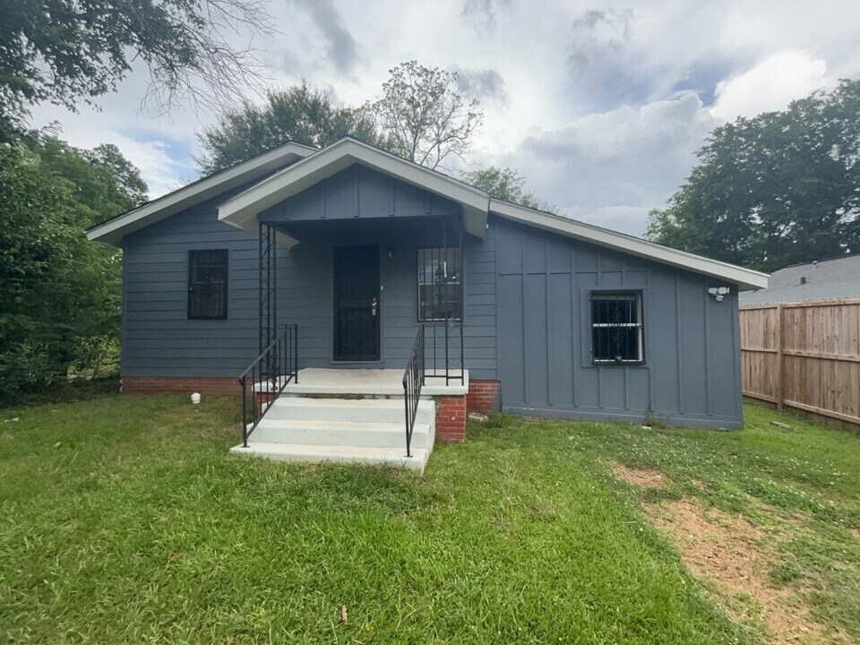 3162 Sears St in Jackson, MS - Building Photo