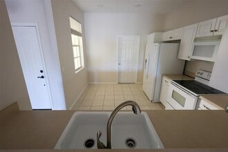 611 Spring Lake Cir in Tarpon Springs, FL - Building Photo - Building Photo