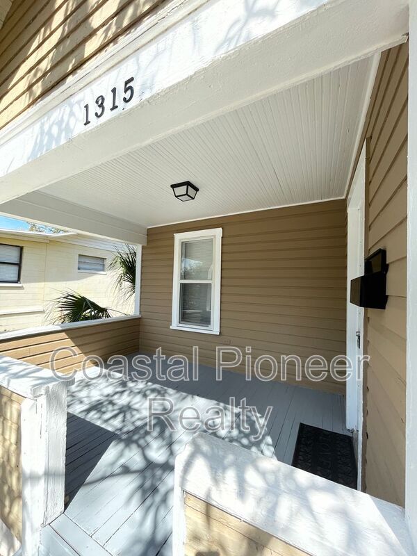1315 8th Ave S in St. Petersburg, FL - Foto de edificio - Building Photo