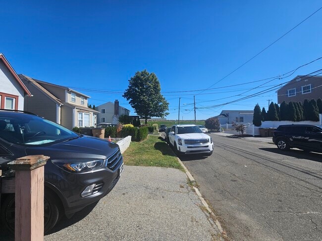 72 Rippowam Rd in Stamford, CT - Building Photo - Building Photo
