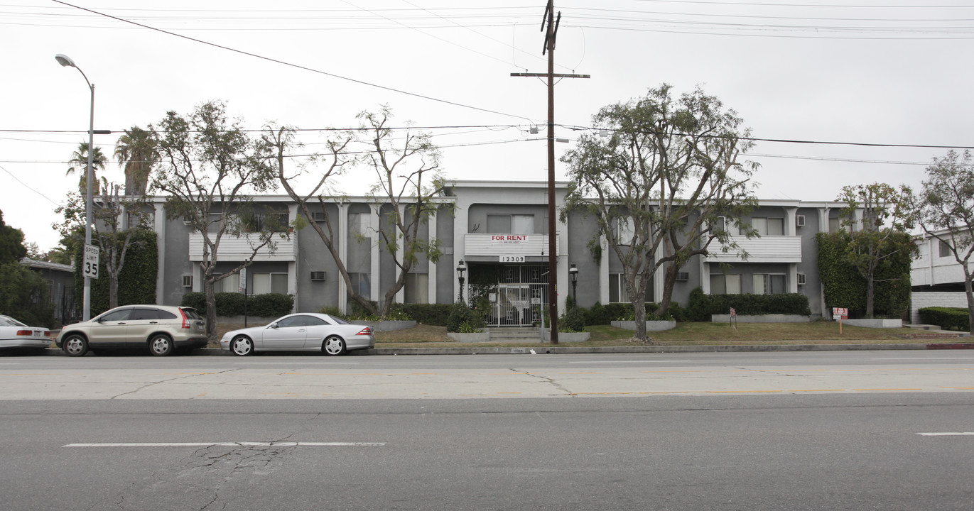 NVV in Valley Village, CA - Building Photo