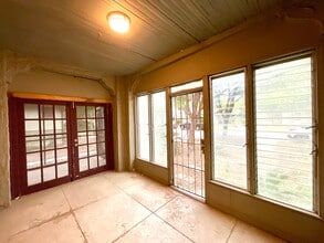 1743 W Summit Ave. in San Antonio, TX - Building Photo - Building Photo