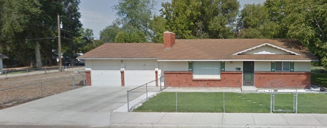 324 E Dewey Ave