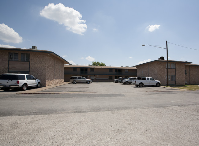 Capital Steps Apartments in Austin, TX - Foto de edificio - Building Photo