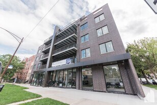 2534 W Fullerton Ave, Unit 503 in Chicago, IL - Building Photo
